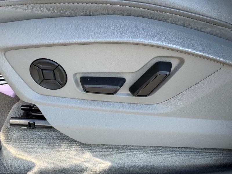 Audi Q7 Vehicle Full-screen Gallery Image 18