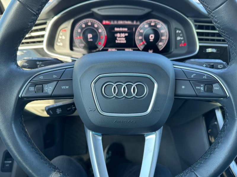 Audi Q7 Vehicle Full-screen Gallery Image 21