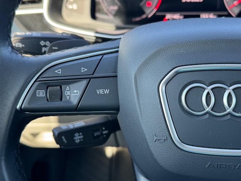 Audi Q7 Vehicle Full-screen Gallery Image 22