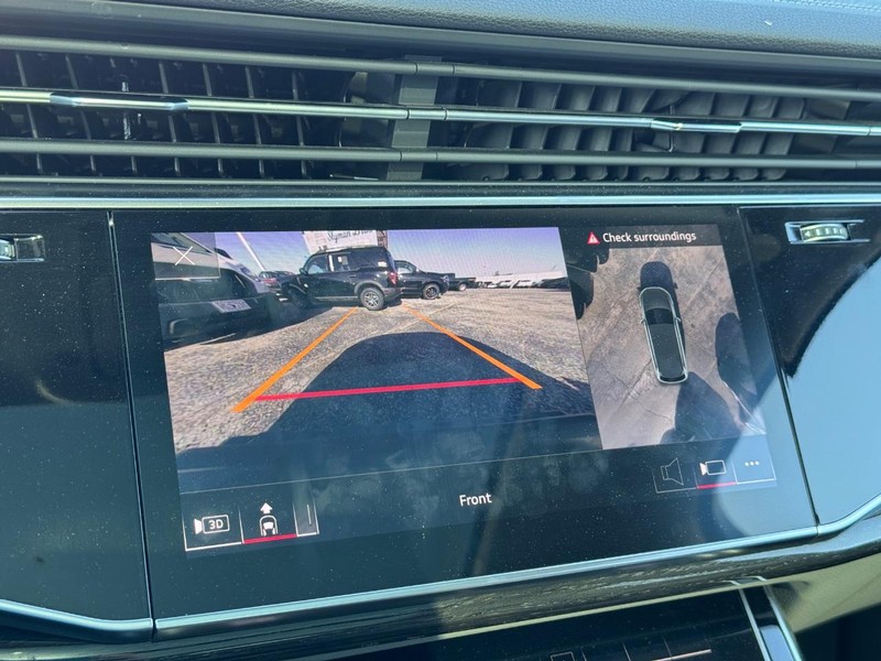 Audi Q7 Vehicle Full-screen Gallery Image 24