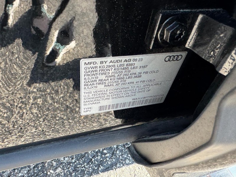 Audi Q7 Vehicle Full-screen Gallery Image 26