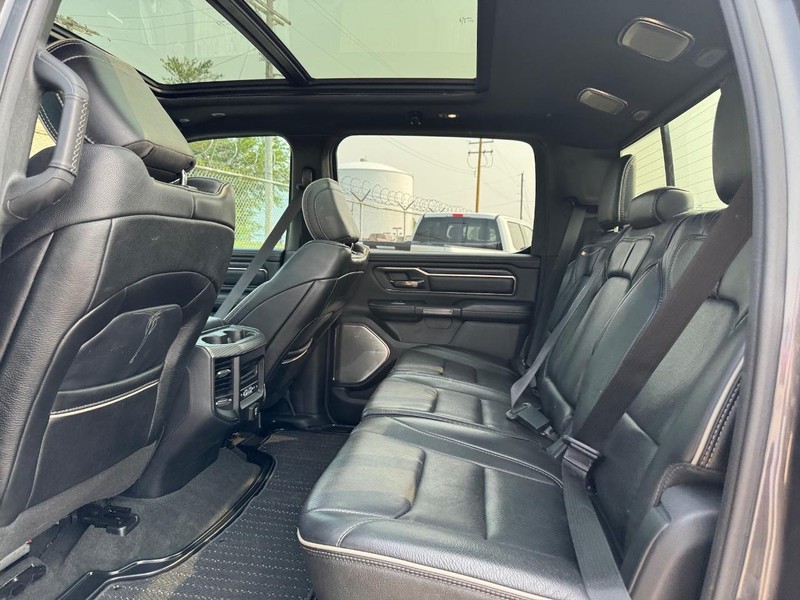 Ram 1500 Vehicle Full-screen Gallery Image 12