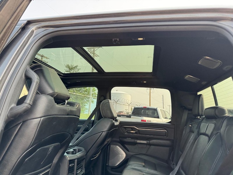 Ram 1500 Vehicle Full-screen Gallery Image 13