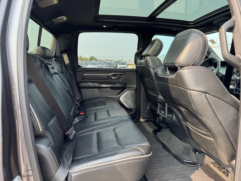 Ram 1500 Vehicle Full-screen Gallery Image 14