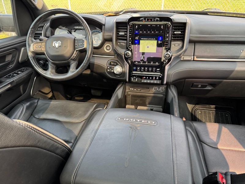 Ram 1500 Vehicle Full-screen Gallery Image 16