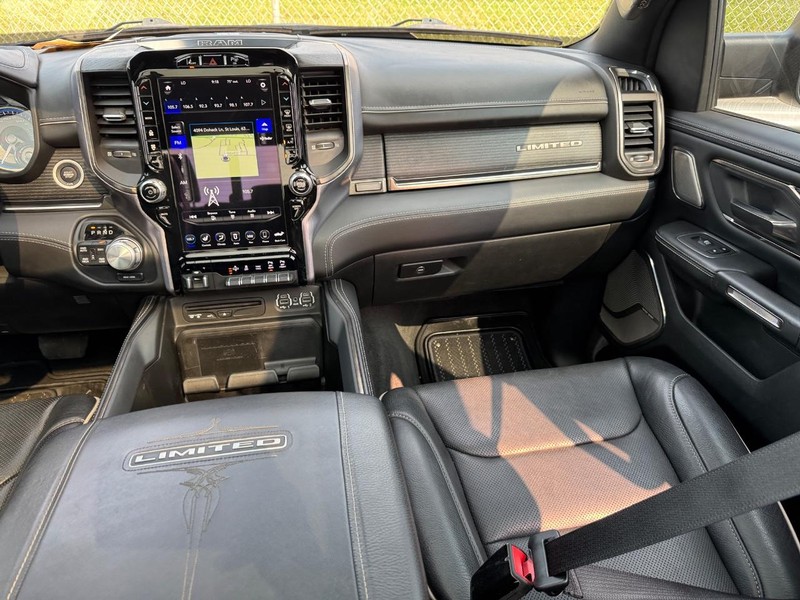 Ram 1500 Vehicle Full-screen Gallery Image 17
