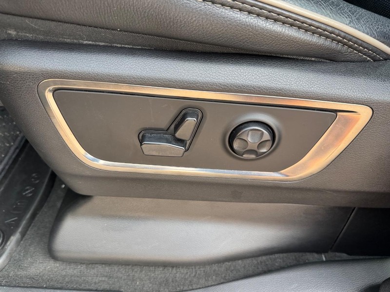 Ram 1500 Vehicle Full-screen Gallery Image 18
