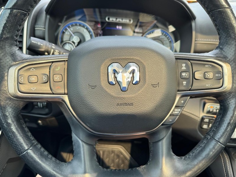 Ram 1500 Vehicle Full-screen Gallery Image 21