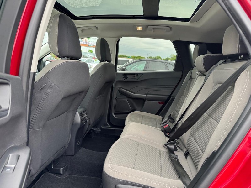 Ford Escape Vehicle Full-screen Gallery Image 12