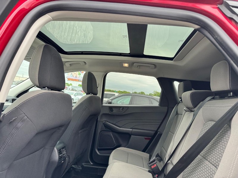 Ford Escape Vehicle Full-screen Gallery Image 13