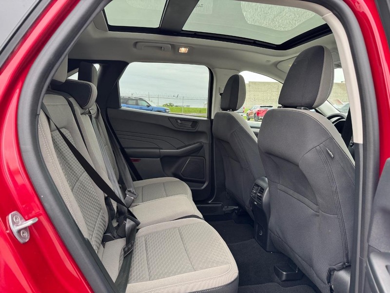 Ford Escape Vehicle Full-screen Gallery Image 14