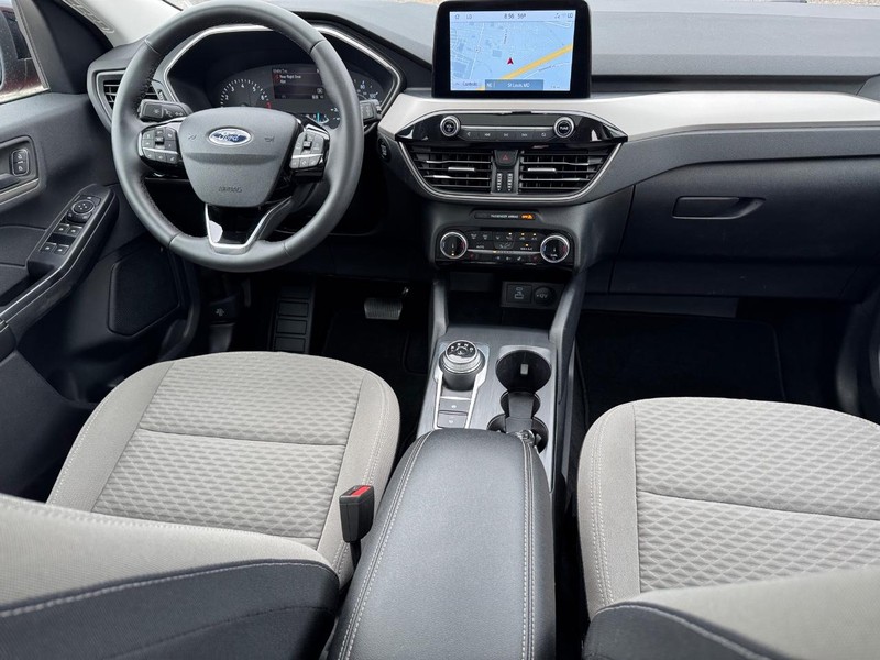 Ford Escape Vehicle Full-screen Gallery Image 16