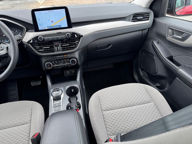 Ford Escape Vehicle Full-screen Gallery Image 17