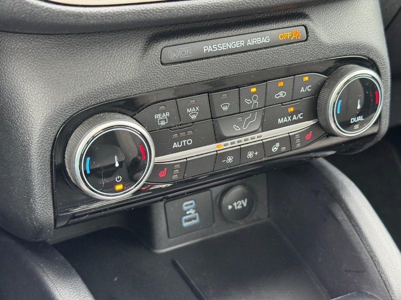 Ford Escape Vehicle Full-screen Gallery Image 23