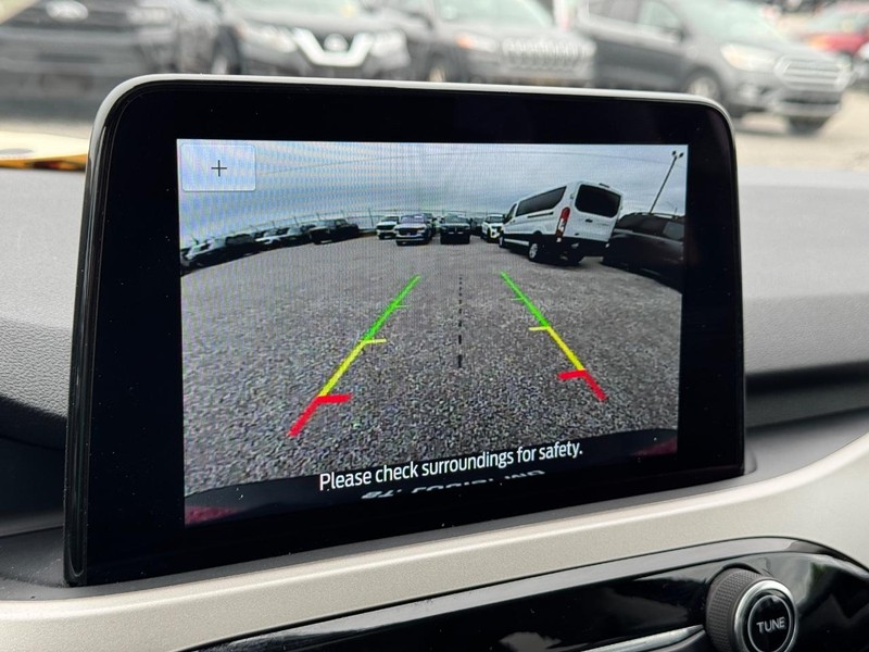 Ford Escape Vehicle Full-screen Gallery Image 24