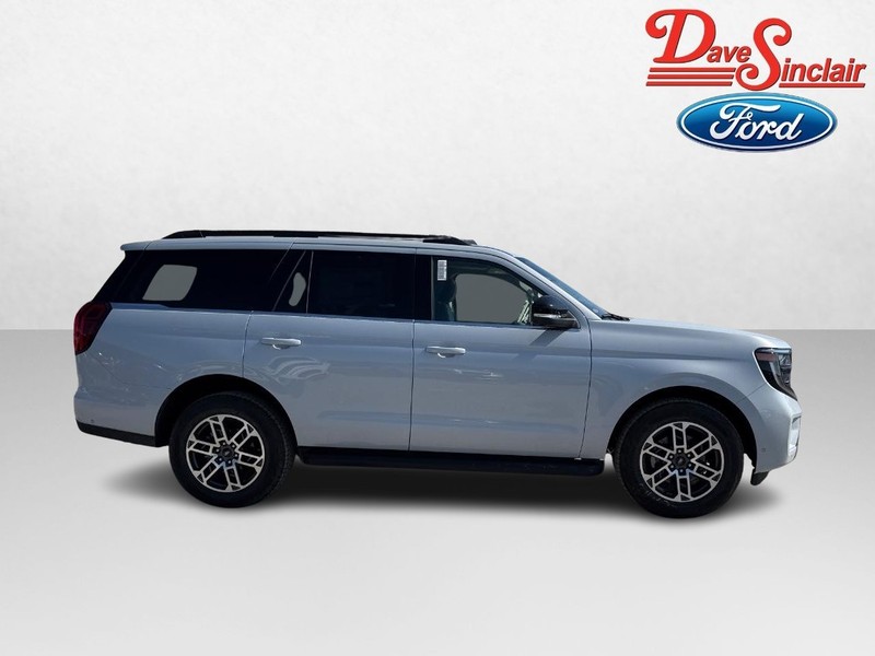 Ford Expedition Vehicle Full-screen Gallery Image 05