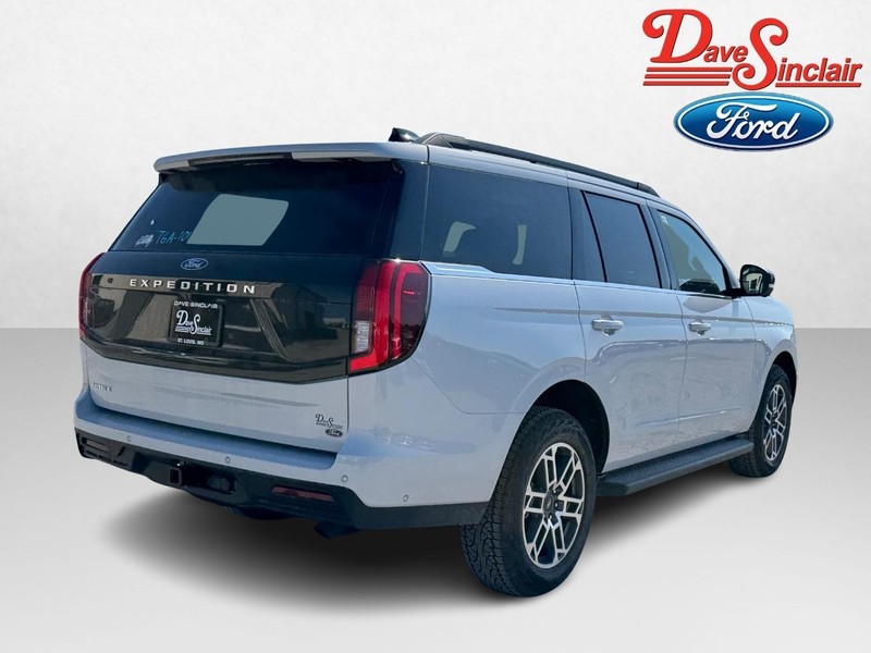 Ford Expedition Vehicle Full-screen Gallery Image 07