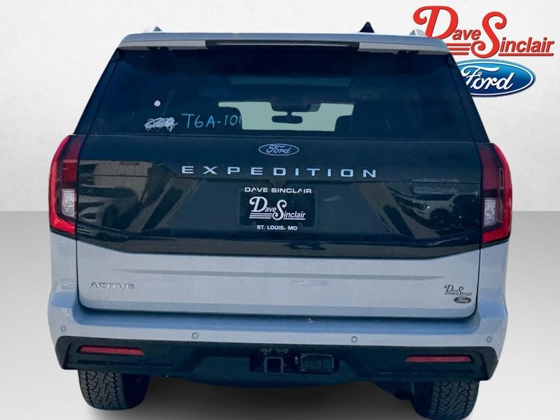 Ford Expedition Vehicle Full-screen Gallery Image 08