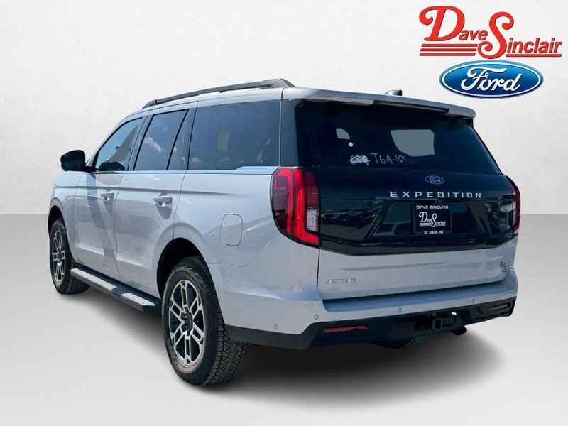 Ford Expedition Vehicle Full-screen Gallery Image 09