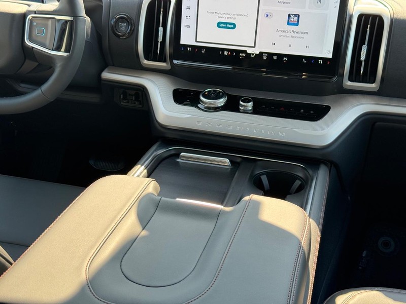 Ford Expedition Vehicle Full-screen Gallery Image 19