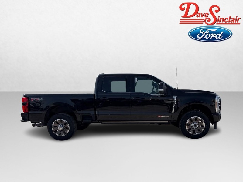 Ford Super Duty F-250 SRW Vehicle Full-screen Gallery Image 05
