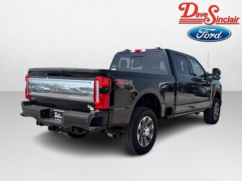 Ford Super Duty F-250 SRW Vehicle Full-screen Gallery Image 07