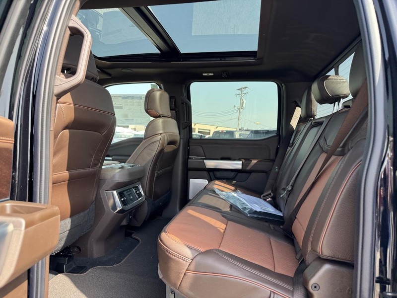 Ford Super Duty F-250 SRW Vehicle Full-screen Gallery Image 12