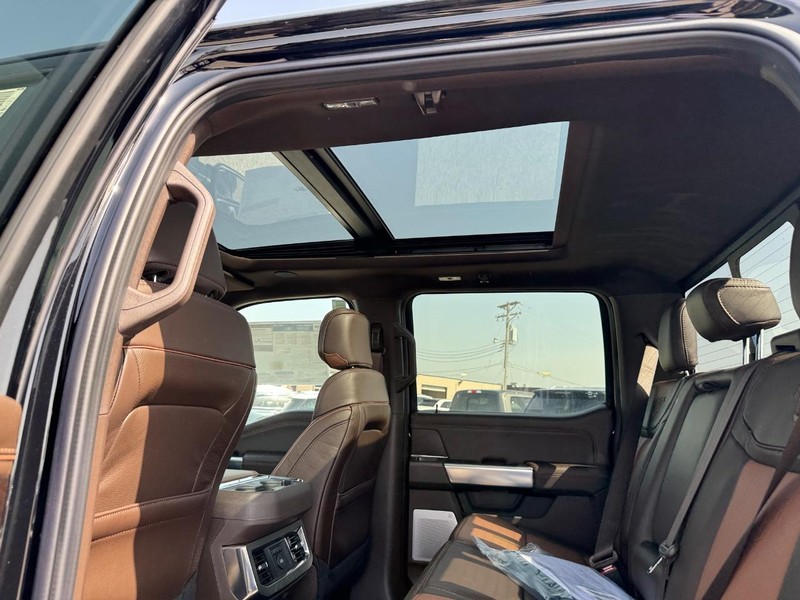 Ford Super Duty F-250 SRW Vehicle Full-screen Gallery Image 13
