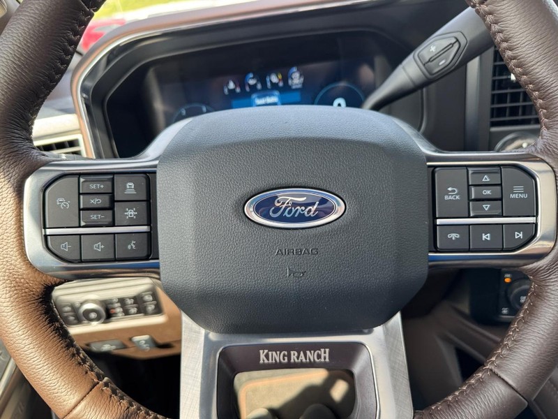 Ford Super Duty F-250 SRW Vehicle Full-screen Gallery Image 22