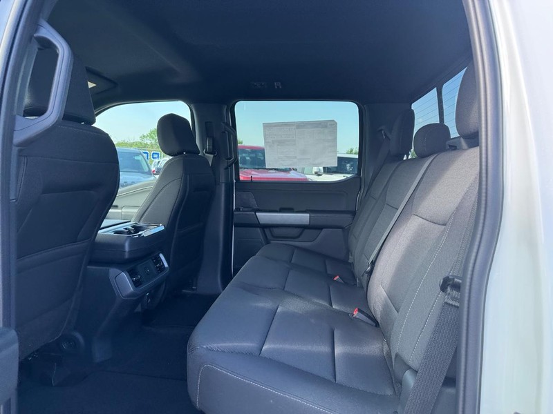 Ford F-150 Vehicle Full-screen Gallery Image 12