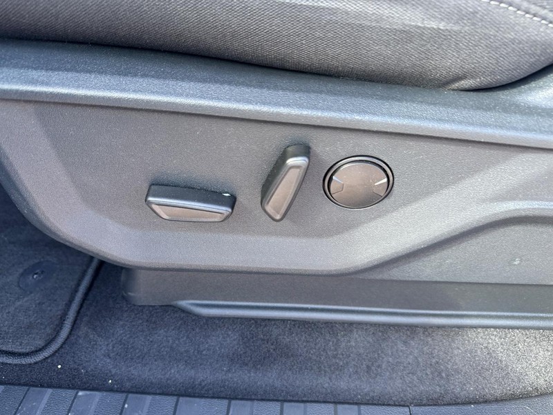 Ford F-150 Vehicle Full-screen Gallery Image 18