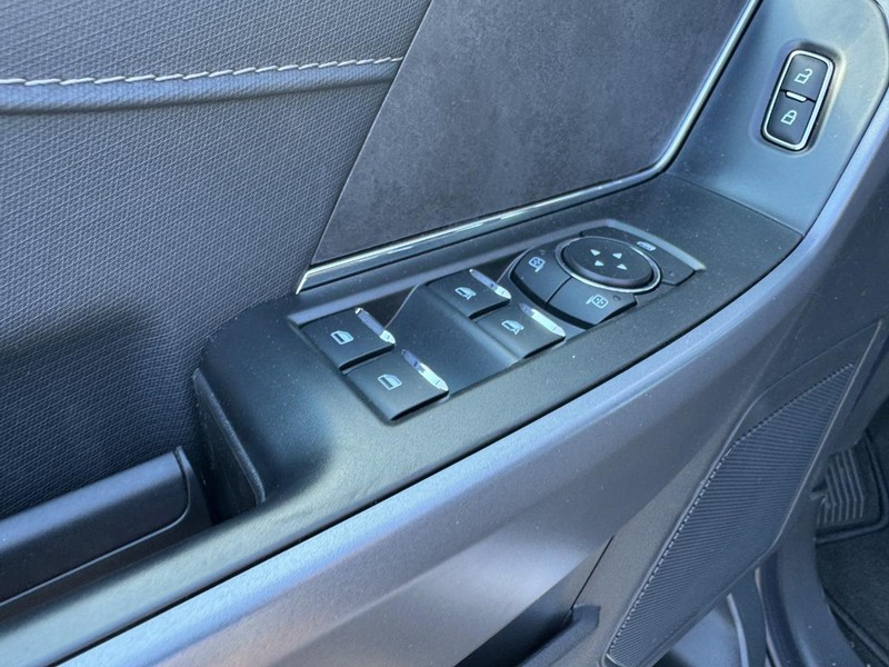 Ford F-150 Vehicle Full-screen Gallery Image 19