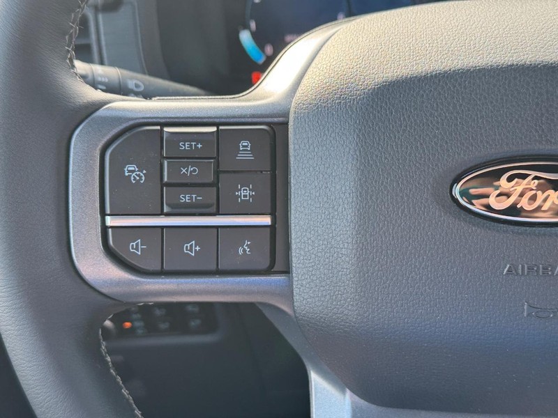Ford F-150 Vehicle Full-screen Gallery Image 21