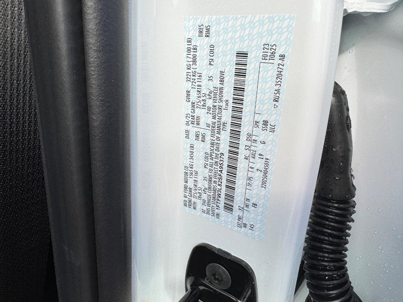 Ford F-150 Vehicle Full-screen Gallery Image 24