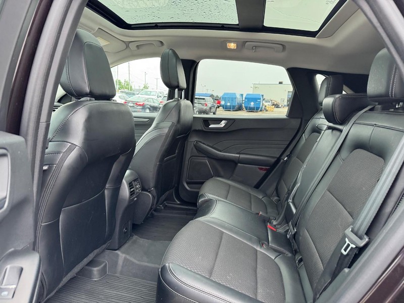 Ford Escape Vehicle Full-screen Gallery Image 12