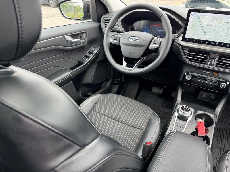 Ford Escape Vehicle Full-screen Gallery Image 15