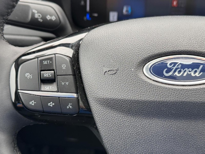 Ford Escape Vehicle Full-screen Gallery Image 21