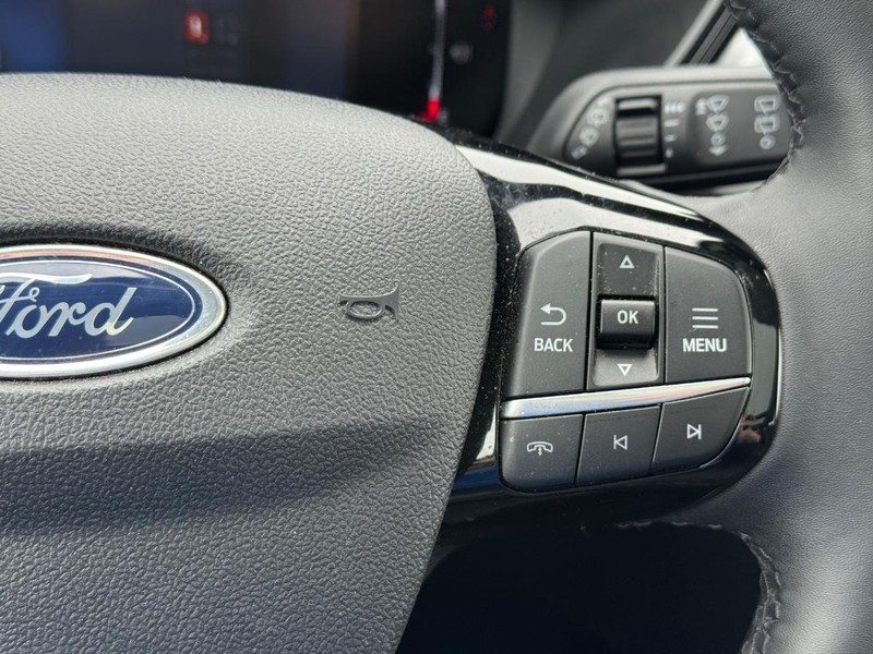 Ford Escape Vehicle Full-screen Gallery Image 22