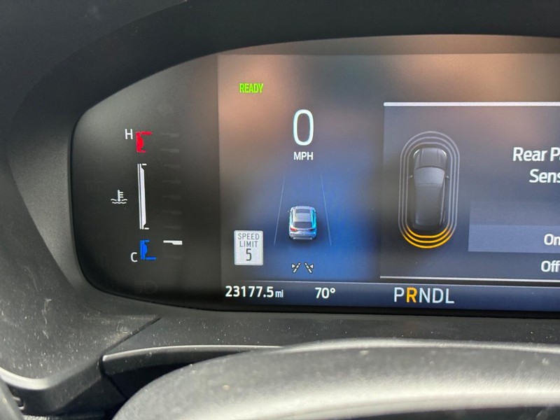 Ford Escape Vehicle Full-screen Gallery Image 26