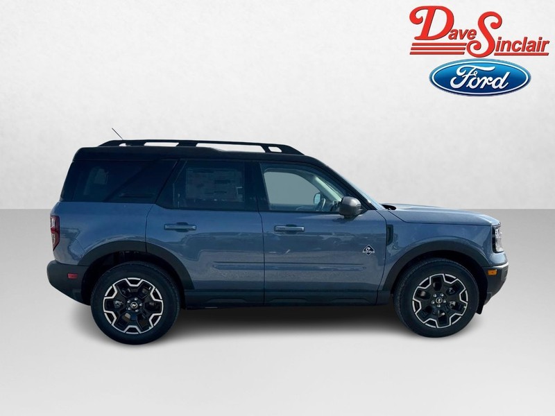 Ford Bronco Sport Vehicle Full-screen Gallery Image 05
