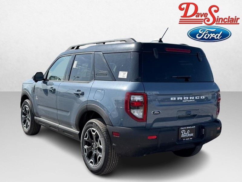 Ford Bronco Sport Vehicle Full-screen Gallery Image 09