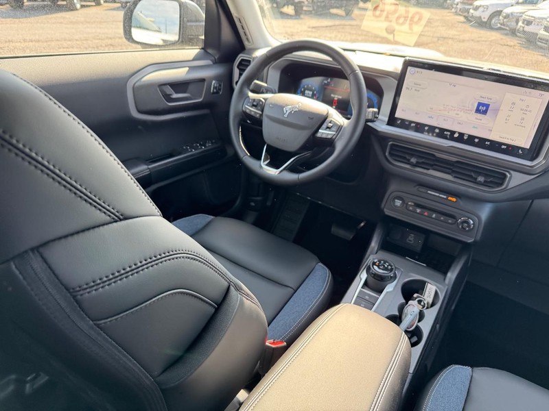 Ford Bronco Sport Vehicle Full-screen Gallery Image 14