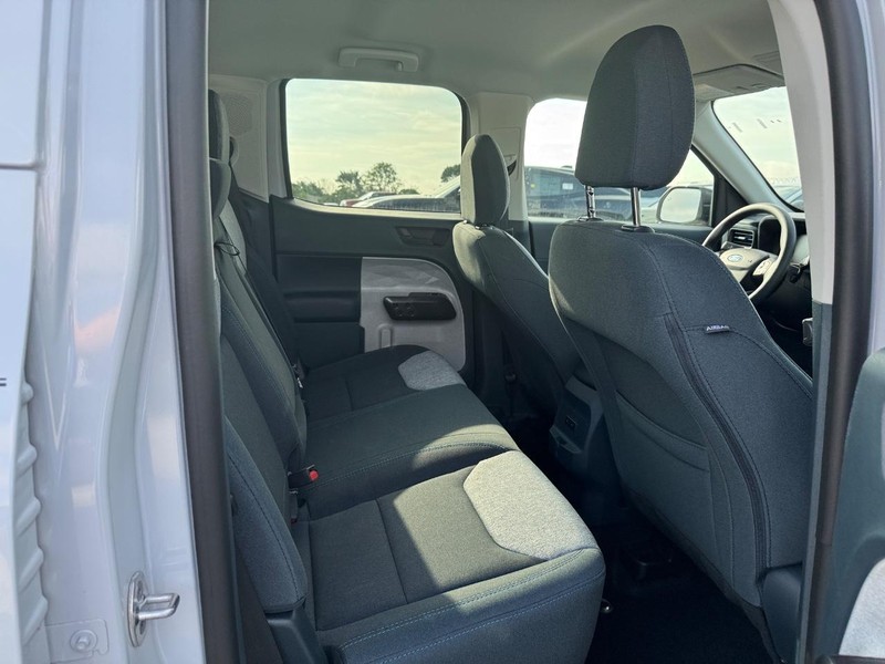 Ford Maverick Vehicle Full-screen Gallery Image 13
