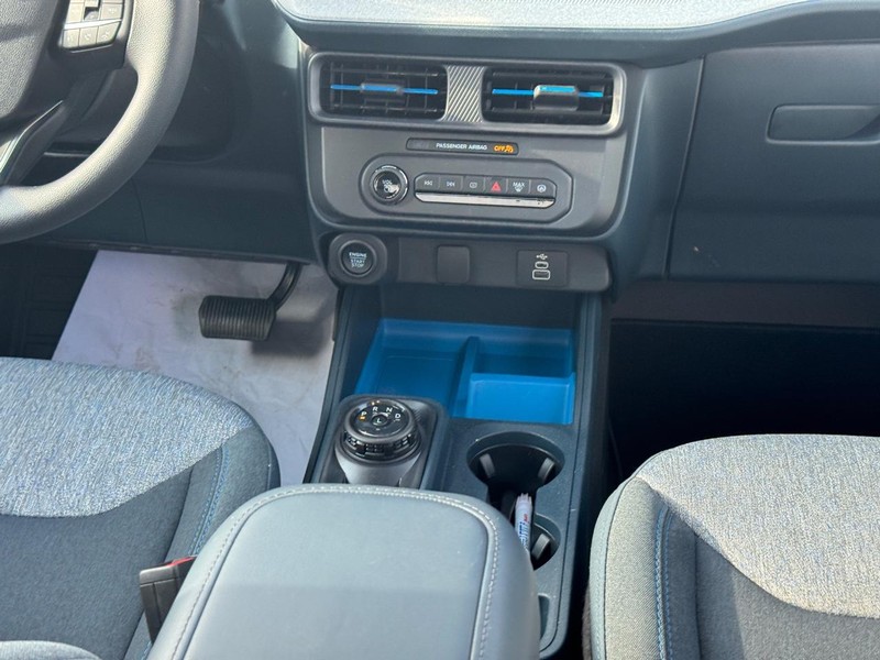 Ford Maverick Vehicle Full-screen Gallery Image 17