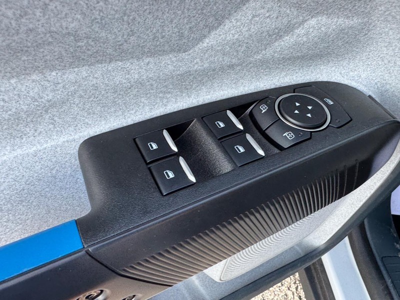 Ford Maverick Vehicle Full-screen Gallery Image 19