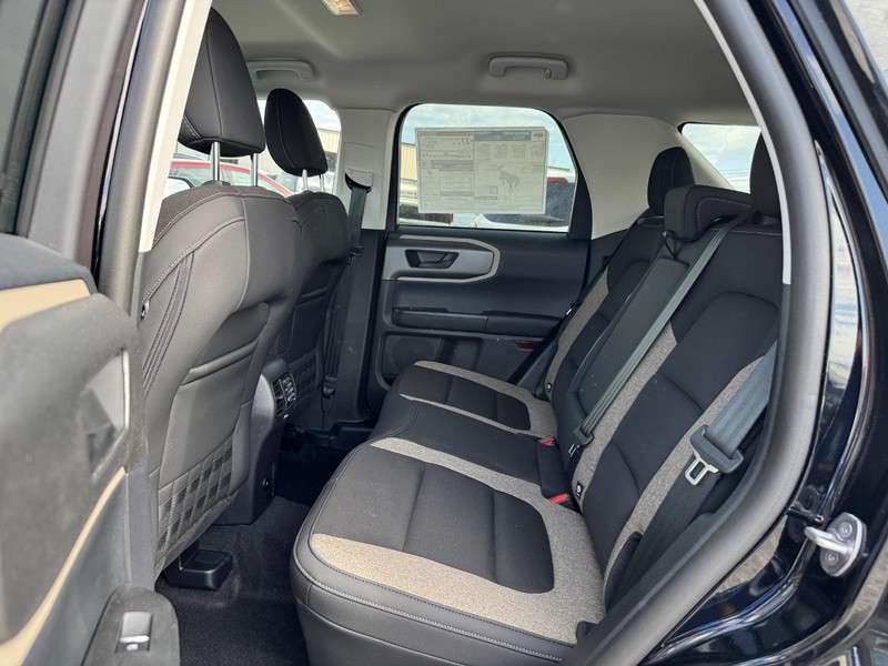 Ford Bronco Sport Vehicle Full-screen Gallery Image 12