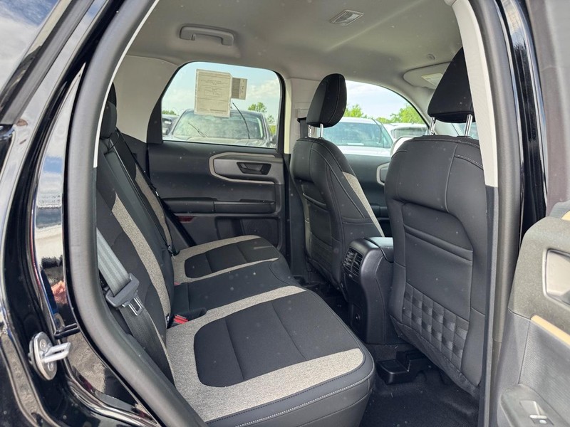 Ford Bronco Sport Vehicle Full-screen Gallery Image 13