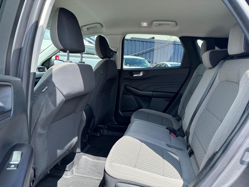 Ford Escape Vehicle Full-screen Gallery Image 12