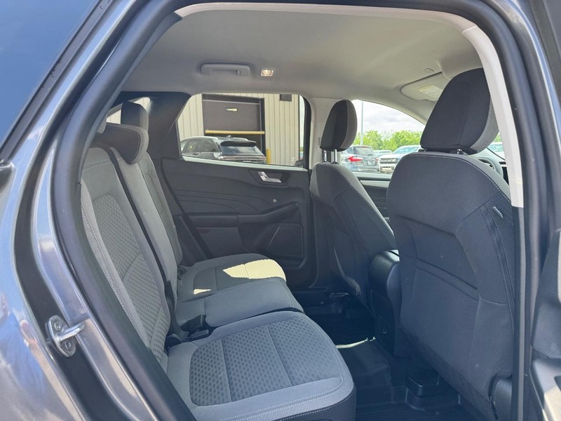 Ford Escape Vehicle Full-screen Gallery Image 13