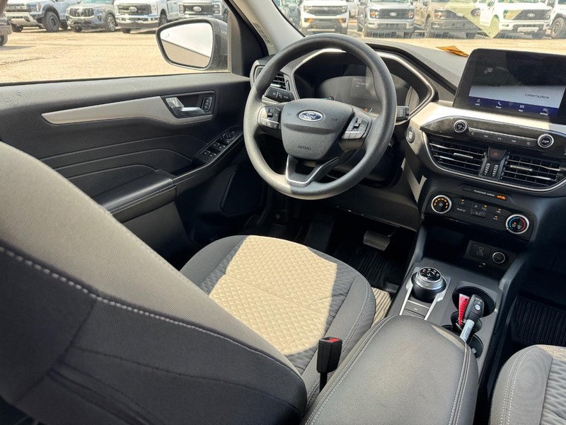 Ford Escape Vehicle Full-screen Gallery Image 14